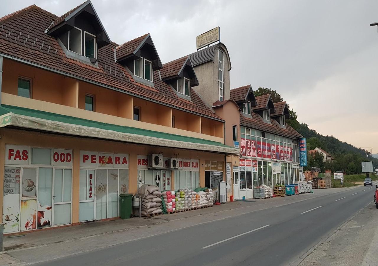Guesthouse Mece บิเยโลโปลเย ภายนอก รูปภาพ